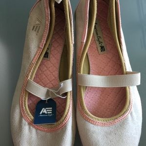 Like new ballet flat style slip on shoes